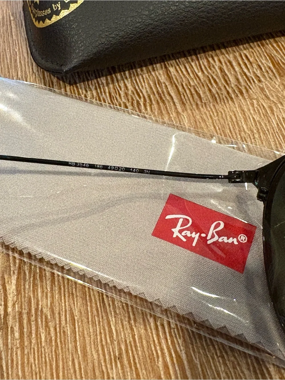 Rayban black round frame